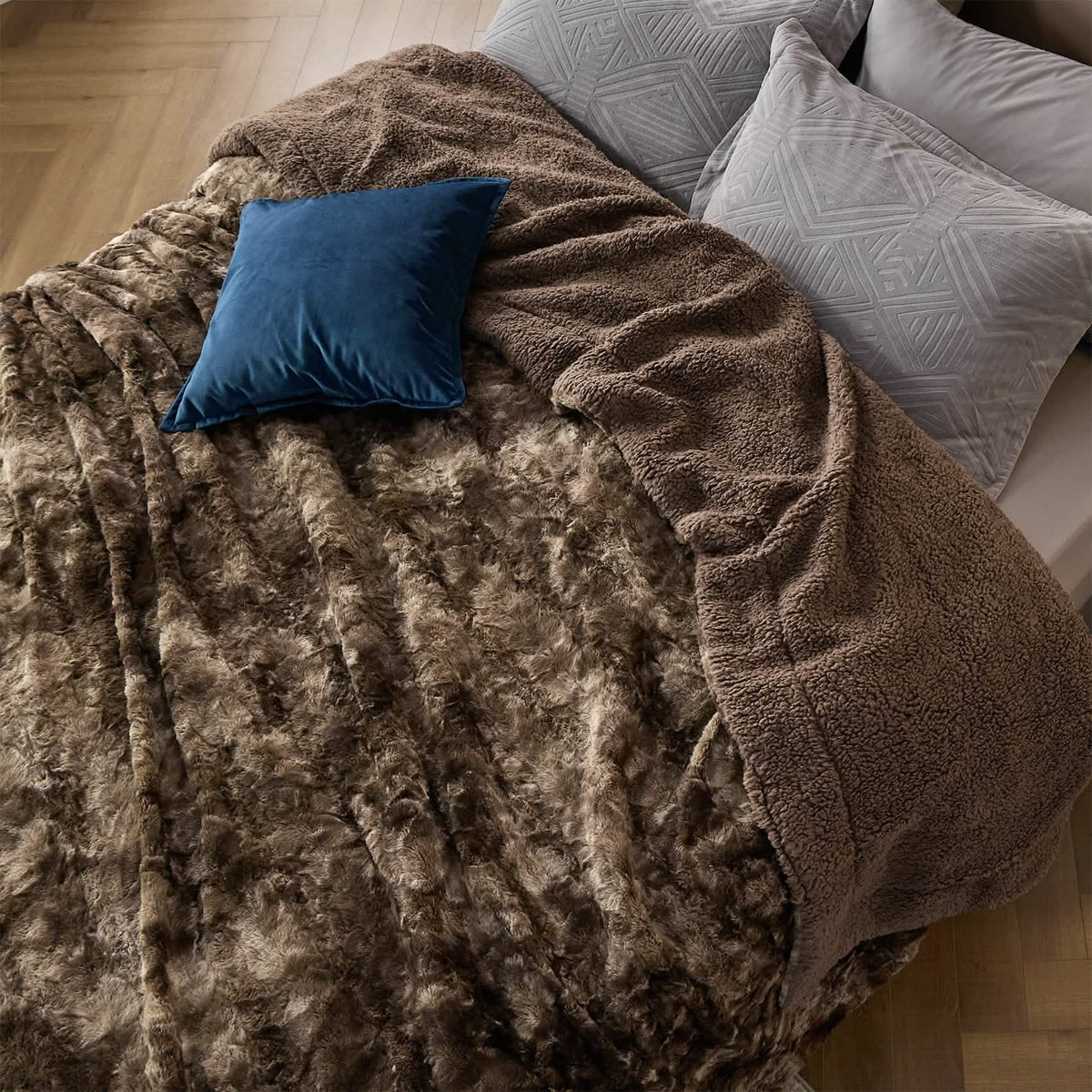 Cozy Throw Blanket, Faux Fur Sherpa Fleece for Sofas, Beds and Relaxing at Home, 4 Sizes and 10 Colors image 13