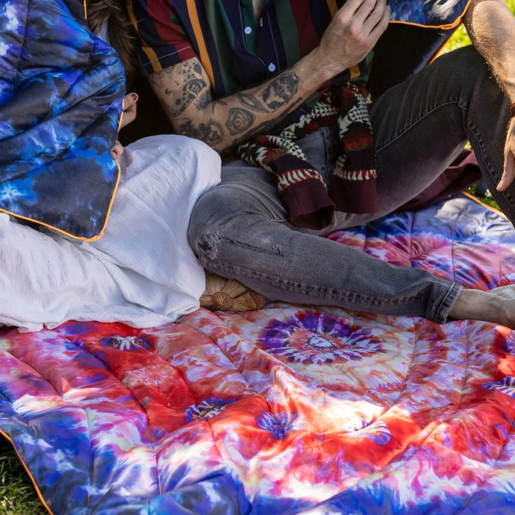 Cozy Throw Blanket, Original Puffy Tapestry Tie Dye for Living Rooms, Bedrooms and Everyday Lounging image 14