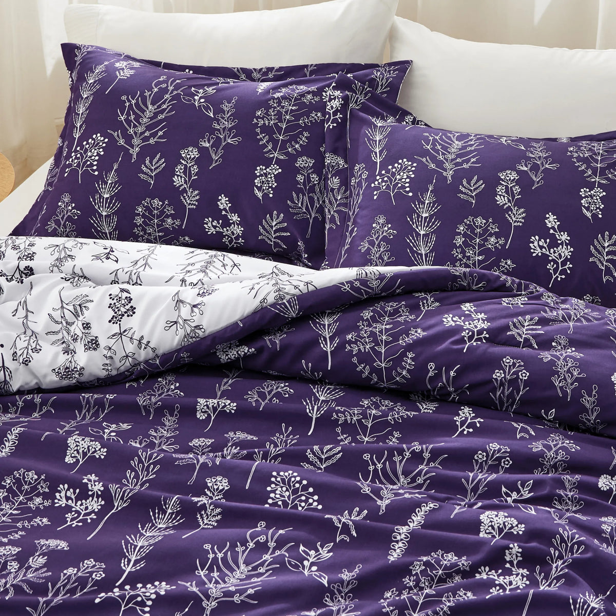Down & Feather Comforter, Reversible Floral Print Set, Machine-Washable Care for Everyday Bedding and Comfortable Sleep image 15