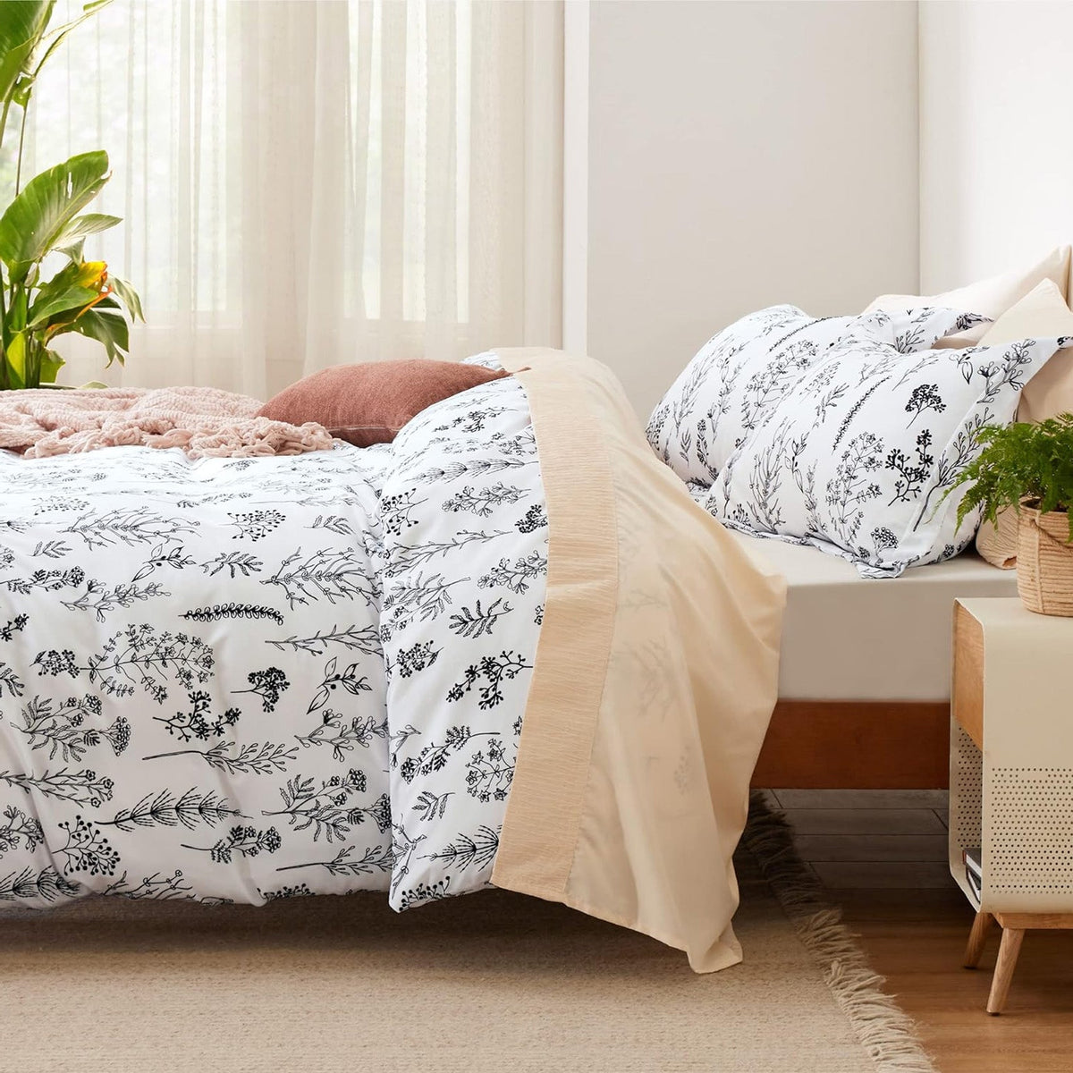 Duvet Cover Set, Reversible Floral Print, Breathable Construction for Bedroom Bedding Refresh and Everyday Comfort, 4 Sizes and 13 Colors image 17