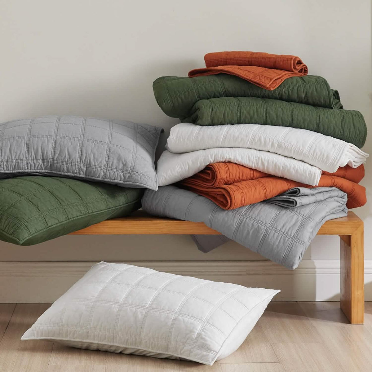 Cozy Throw Blanket, Voile Cotton Quilt Set, Lightweight Design, Breathable Construction for Sofas, Beds and Relaxing at Home image 19