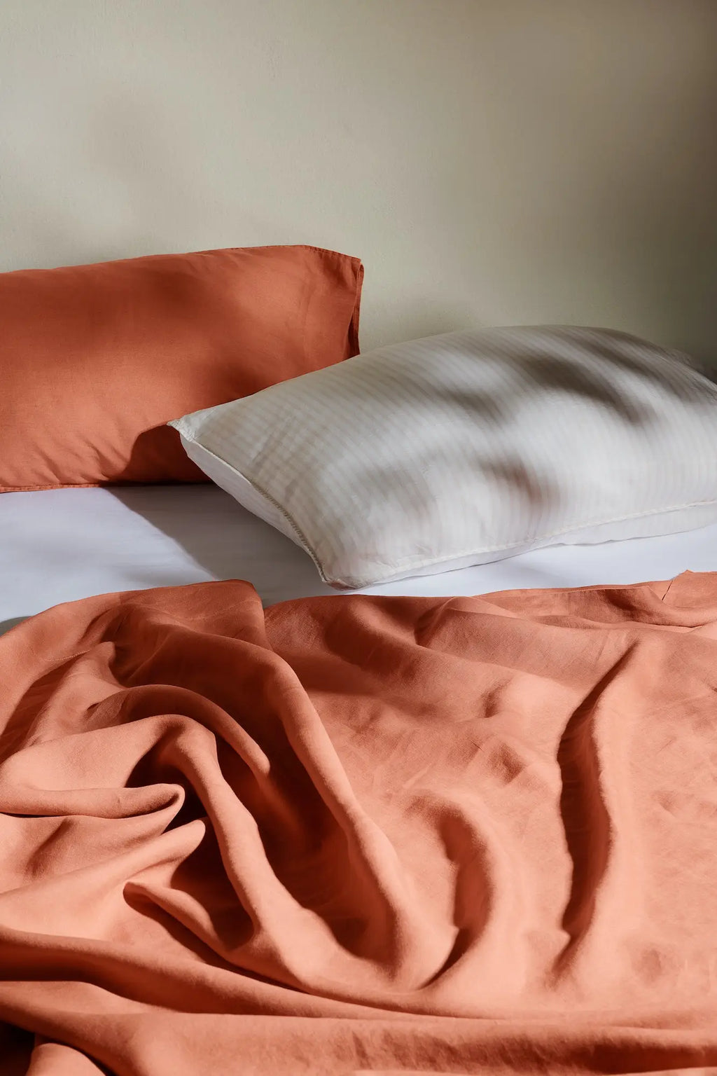 Pillowcase, Belgian Linen, Breathable Construction for Guest Rooms and Daily Bedroom Comfort image 20