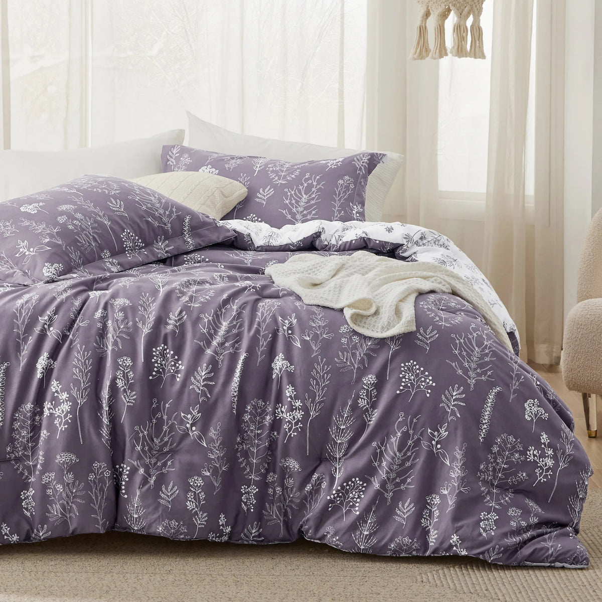 Down & Feather Comforter, Reversible Floral Print Set, Machine-Washable Care for Everyday Bedding and Comfortable Sleep image 20