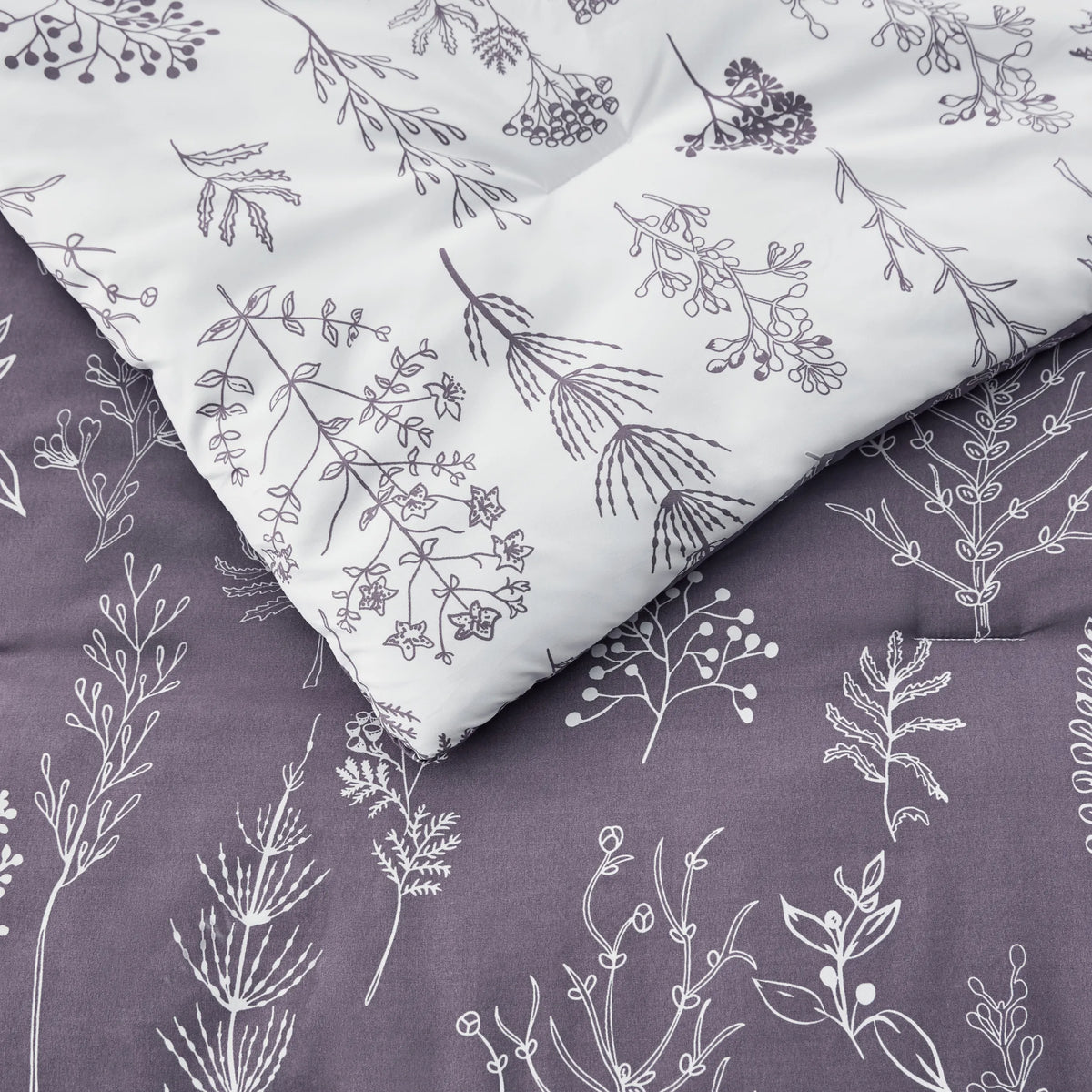 Down & Feather Comforter, Reversible Floral Print Set, Machine-Washable Care for Everyday Bedding and Comfortable Sleep image 22