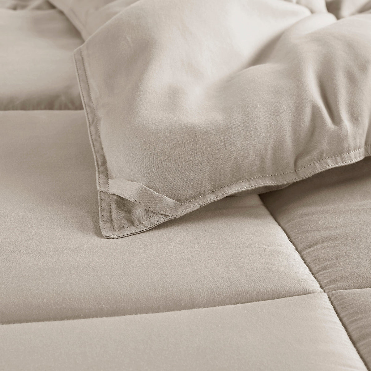 Down Alternative Comforter, Winfield 300 Thread Count Cotton Shell, Machine-Washable Care for Everyday Bedding and Comfortable Sleep image 23