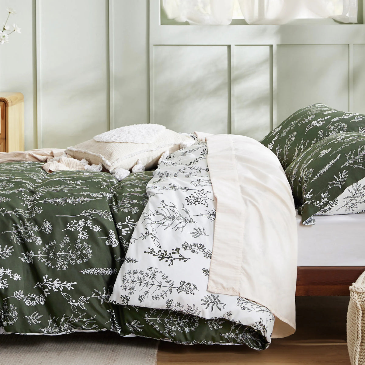 Down & Feather Comforter, Floral Set, Machine-Washable Care for Everyday Bedding and Comfortable Sleep, 7 Sizes and 13 Colors image 24