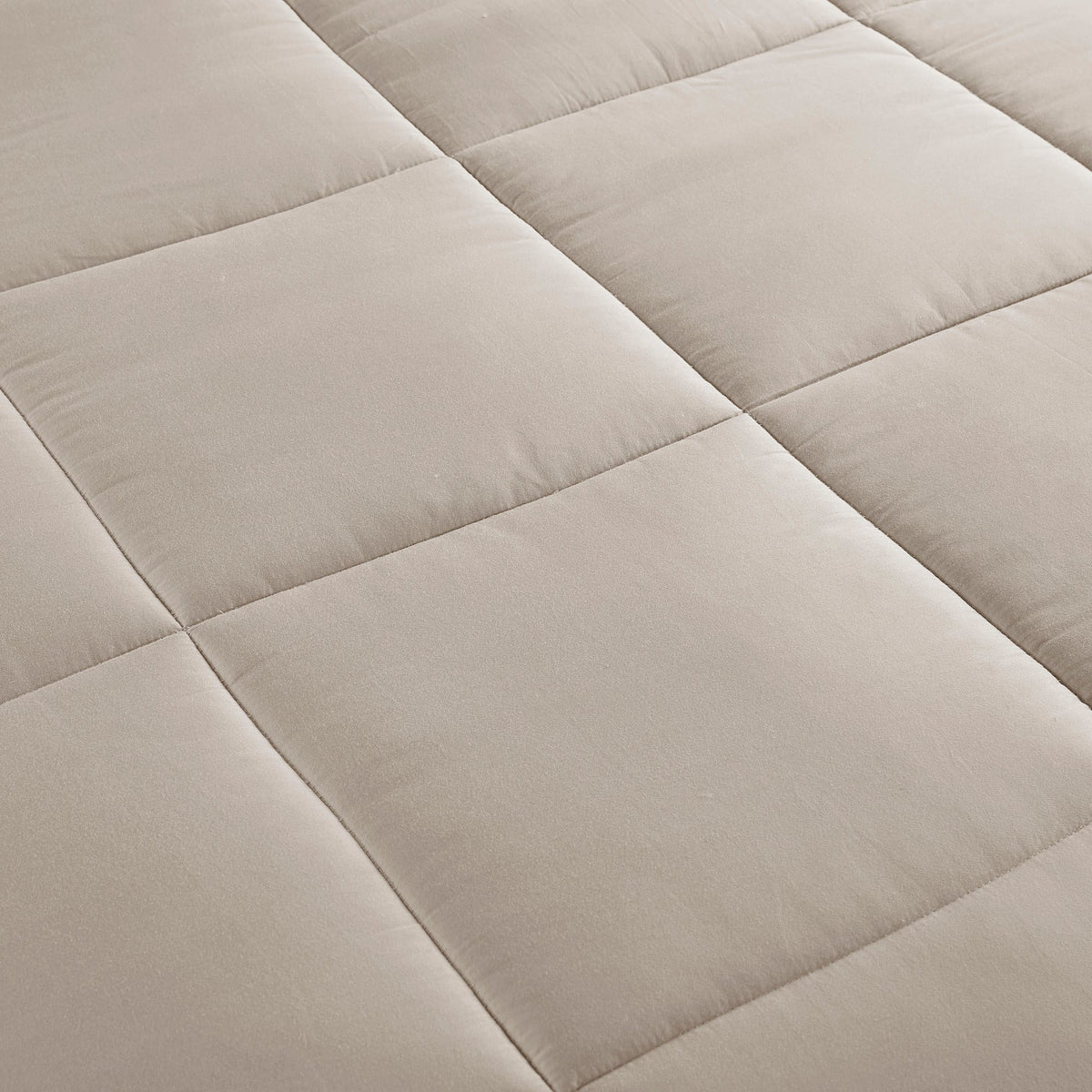 Down Alternative Comforter, Winfield 300 Thread Count Cotton Shell, Machine-Washable Care for Everyday Bedding and Comfortable Sleep image 26