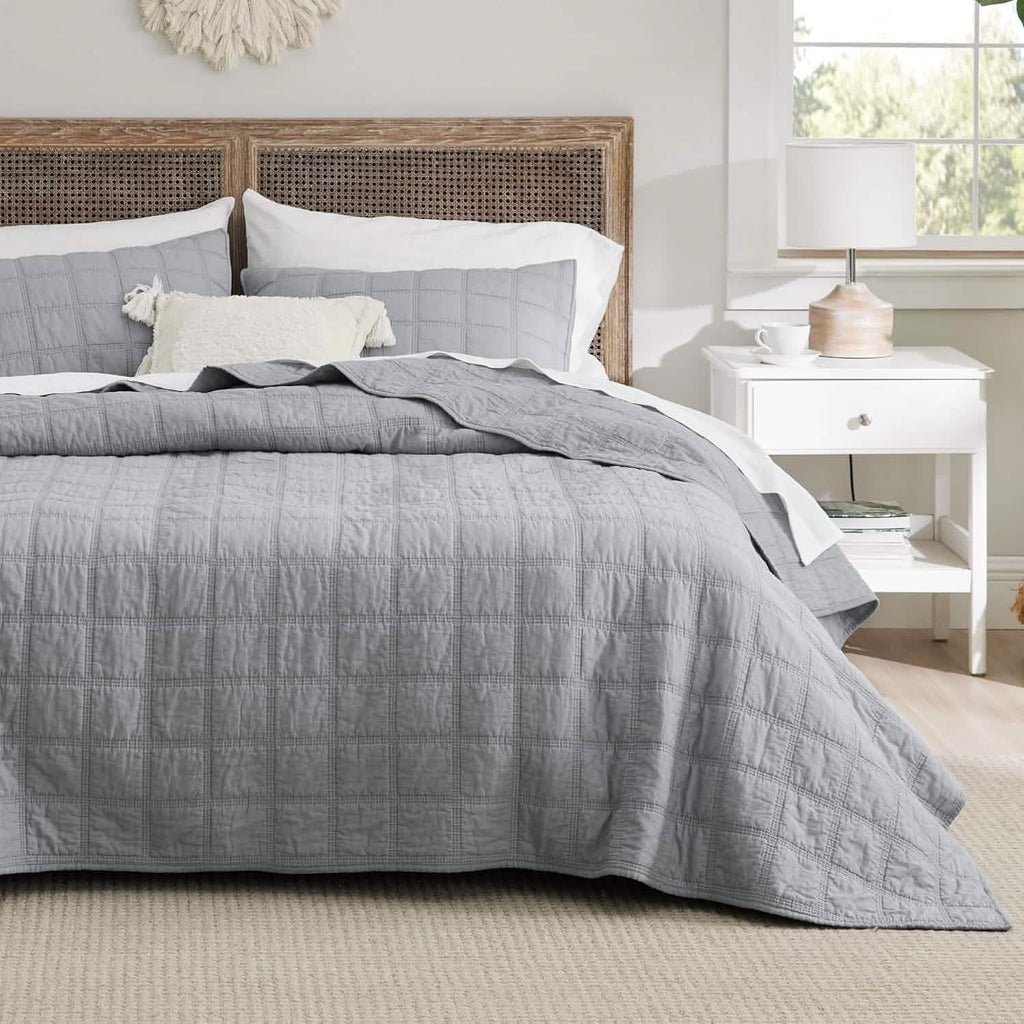 Cozy Throw Blanket, Voile Cotton Quilt Set, Lightweight Design, Breathable Construction for Sofas, Beds and Relaxing at Home image 26