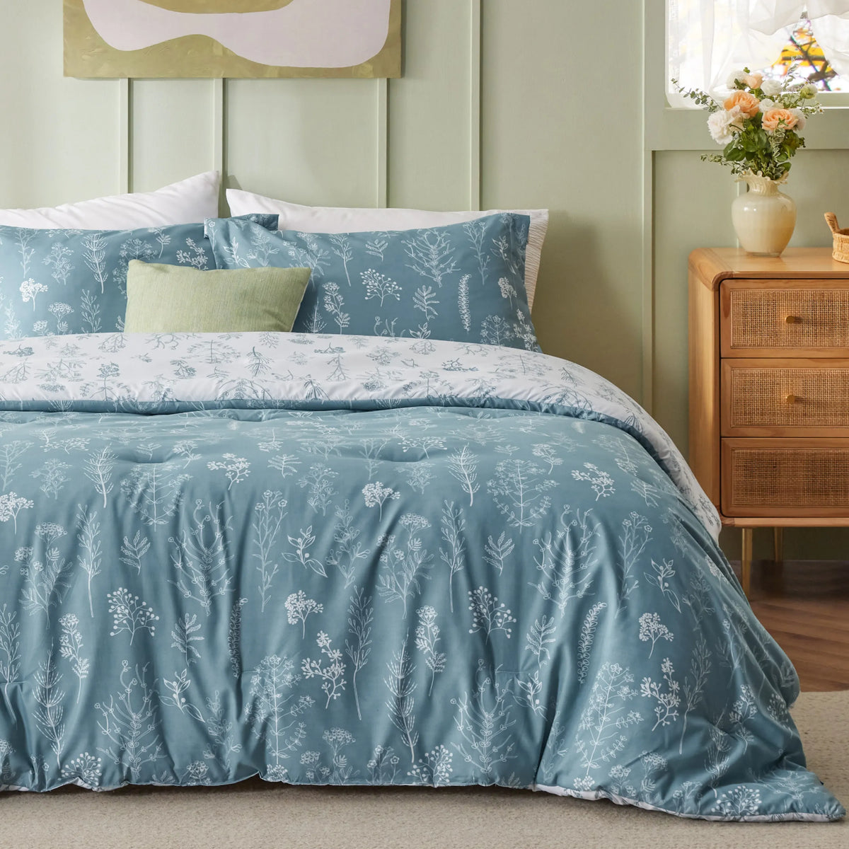 Down & Feather Comforter, Floral Set, Machine-Washable Care for Everyday Bedding and Comfortable Sleep, 7 Sizes and 13 Colors image 26