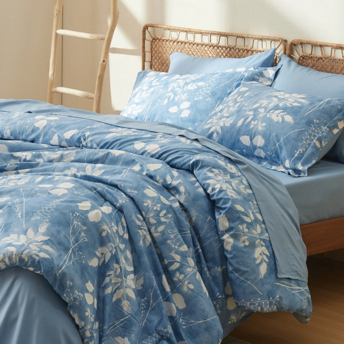 Bed Comforter, Elegant Floral Sets for Everyday Bedding and Comfortable Sleep, 4 Sizes and 15 Colors image 27
