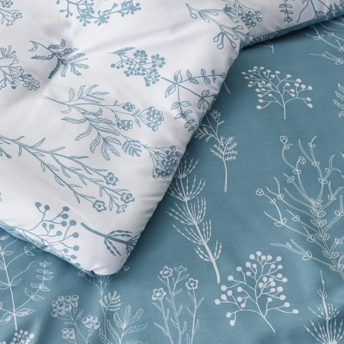 Down & Feather Comforter, Floral Set, Machine-Washable Care for Everyday Bedding and Comfortable Sleep, 7 Sizes and 13 Colors image 28