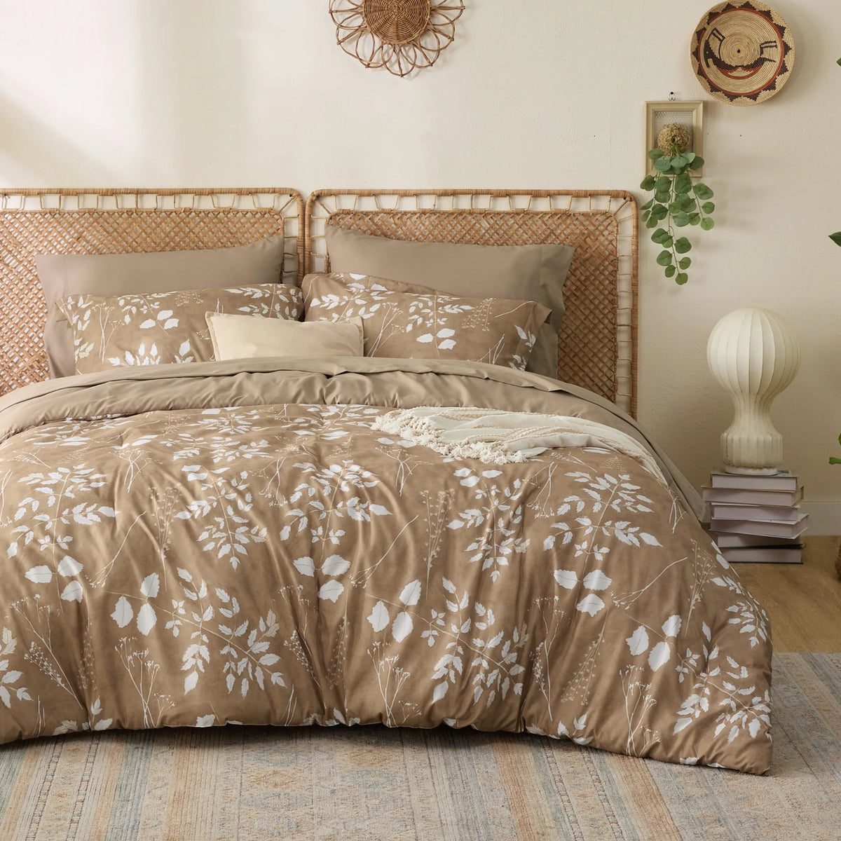 Bed Comforter, Elegant Floral Sets for Everyday Bedding and Comfortable Sleep, 4 Sizes and 15 Colors image 33