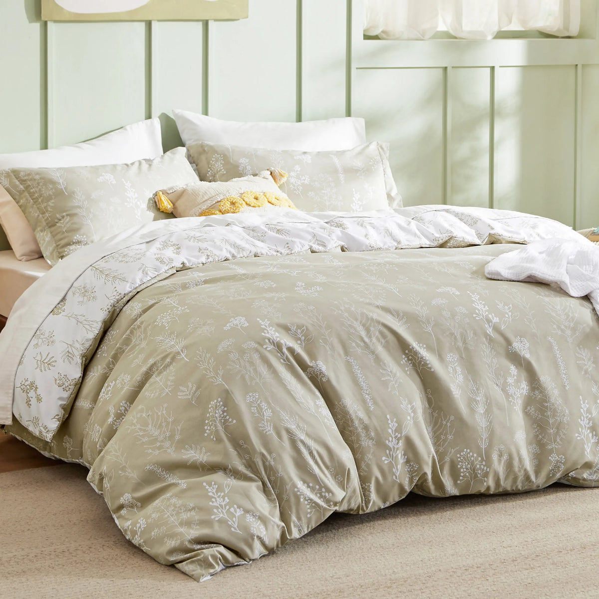 Down & Feather Comforter, Reversible Floral Print Set, Machine-Washable Care for Everyday Bedding and Comfortable Sleep image 41