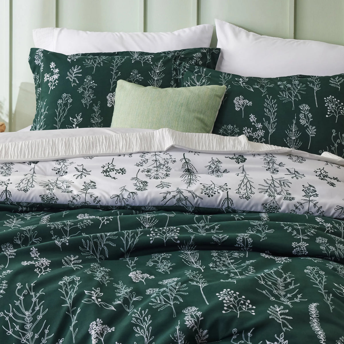 Down & Feather Comforter, Reversible Floral Print Set, Machine-Washable Care for Everyday Bedding and Comfortable Sleep image 45