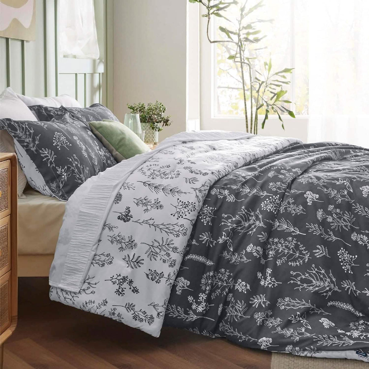 Duvet Cover Set, Reversible Floral Print, Breathable Construction for Bedroom Bedding Refresh and Everyday Comfort, 4 Sizes and 13 Colors image 45
