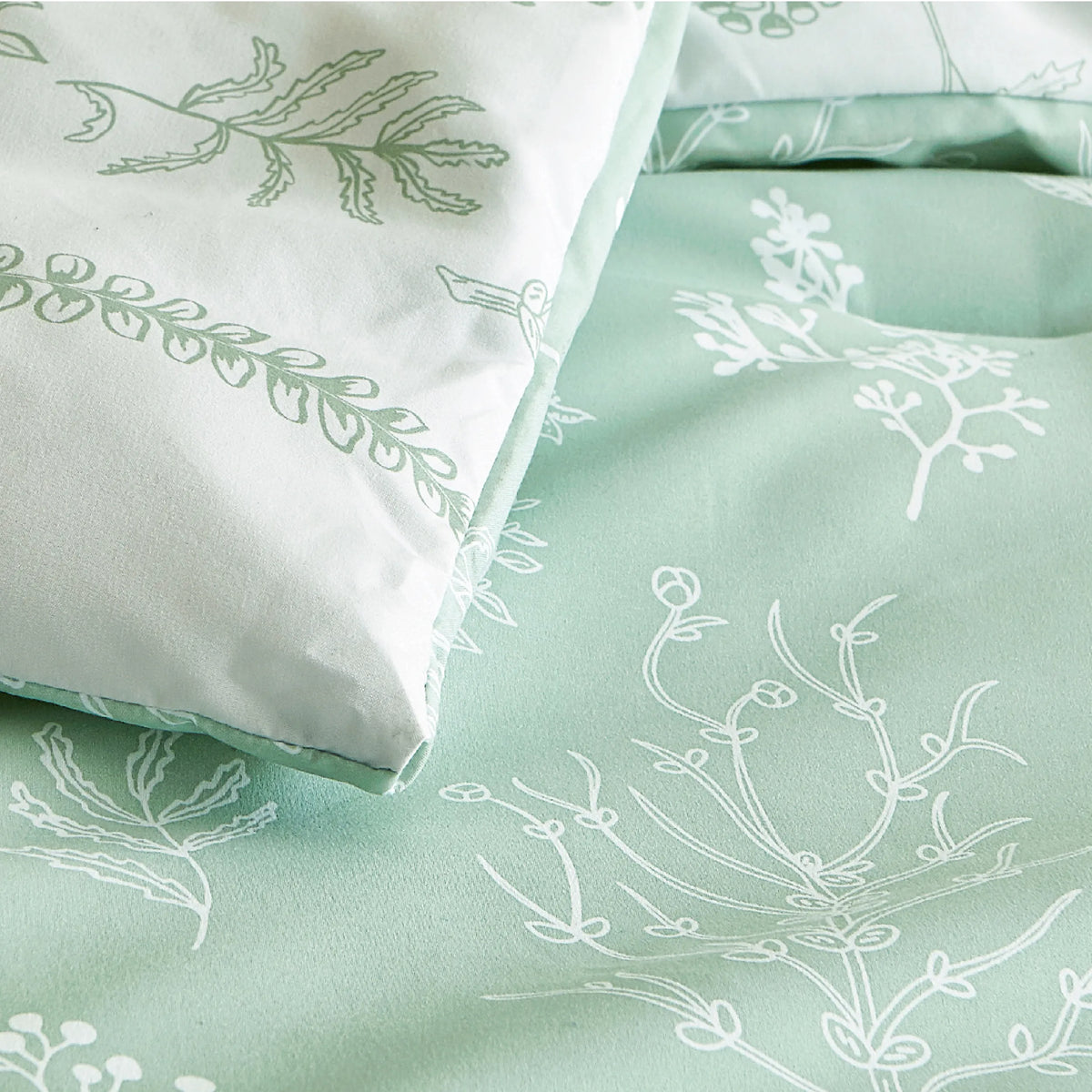 Down & Feather Comforter, Floral Set, Machine-Washable Care for Everyday Bedding and Comfortable Sleep, 7 Sizes and 13 Colors image 46