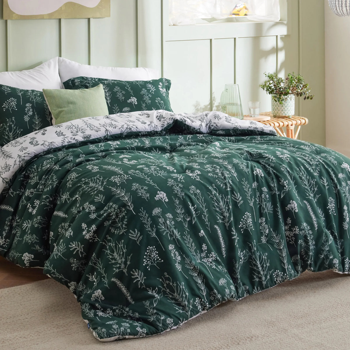 Down & Feather Comforter, Reversible Floral Print Set, Machine-Washable Care for Everyday Bedding and Comfortable Sleep image 47