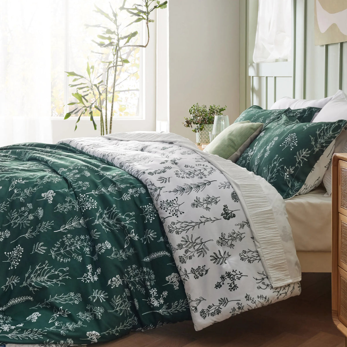 Down & Feather Comforter, Reversible Floral Print Set, Machine-Washable Care for Everyday Bedding and Comfortable Sleep image 48
