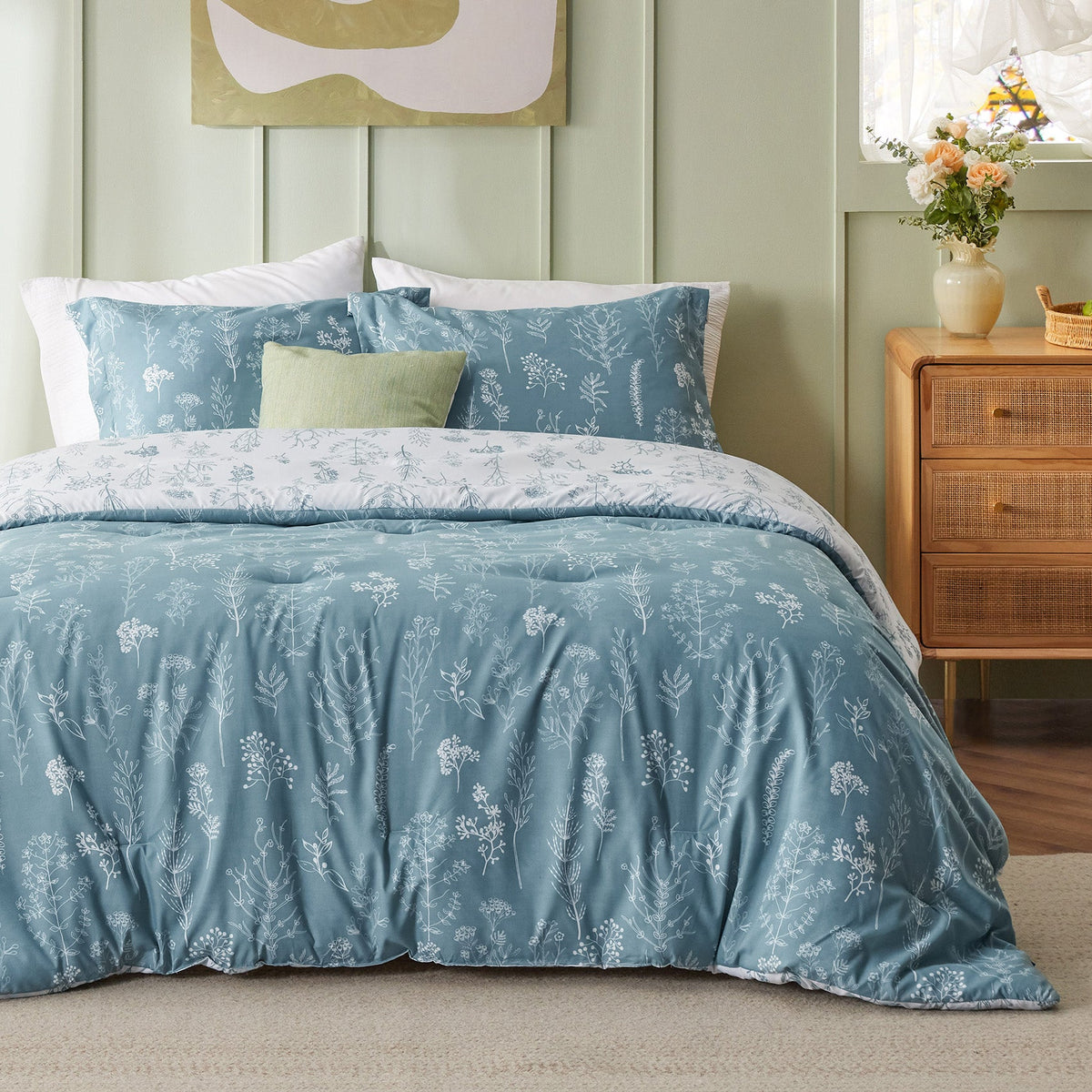 Duvet Cover Set, Reversible Floral Print, Breathable Construction for Bedroom Bedding Refresh and Everyday Comfort, 4 Sizes and 13 Colors image 53