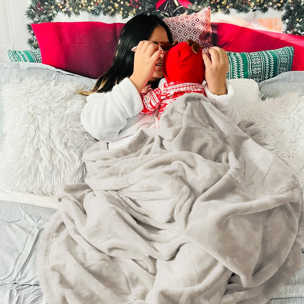 Cozy Throw Blanket, Flannel Fleece 300gsm, Lightweight Design for Living Rooms, Bedrooms and Everyday Lounging, 4 Sizes and 29 Colors image 55