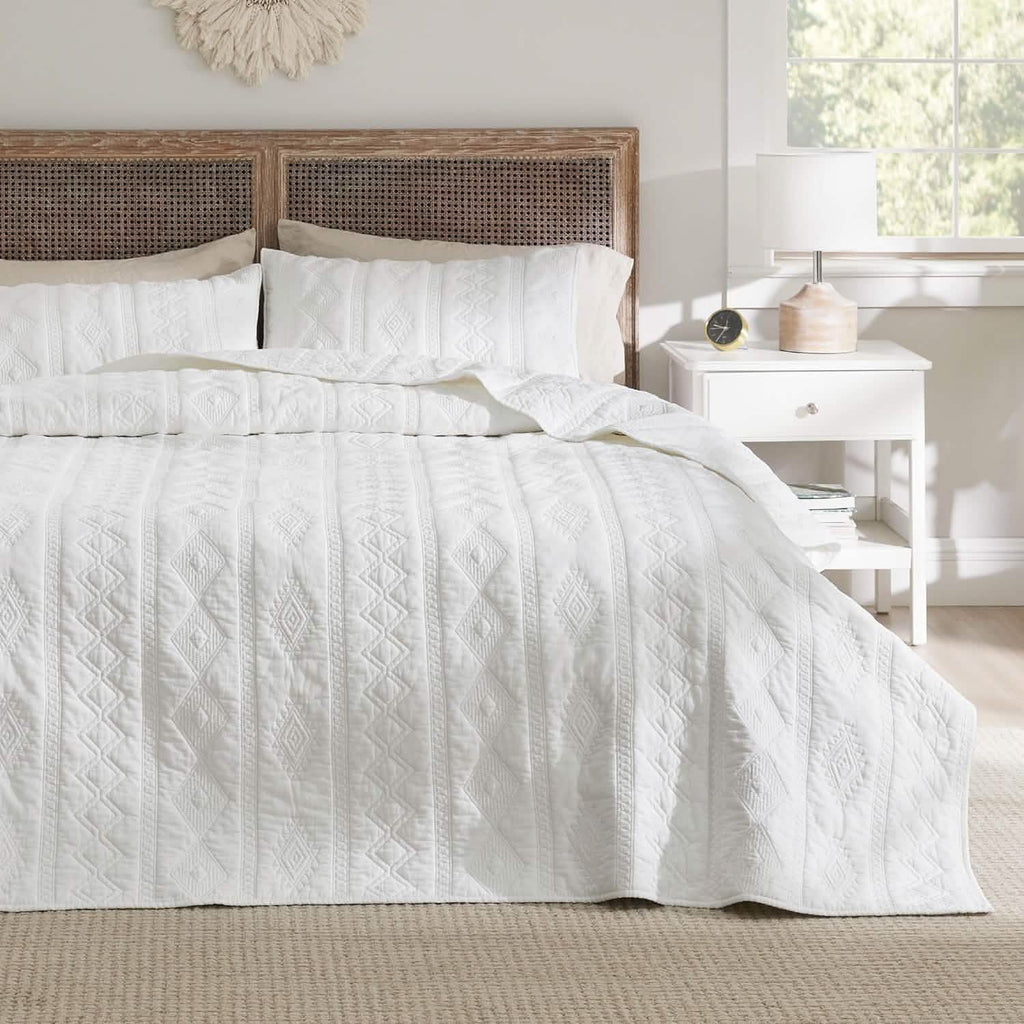 Cozy Throw Blanket, Voile Cotton Quilt Set, Lightweight Design, Breathable Construction for Sofas, Beds and Relaxing at Home image 56