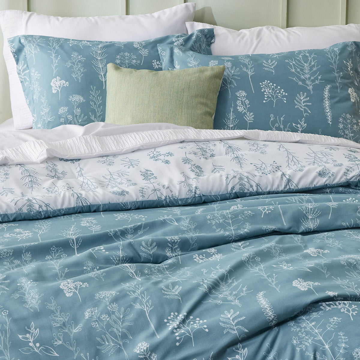 Duvet Cover Set, Reversible Floral Print, Breathable Construction for Bedroom Bedding Refresh and Everyday Comfort, 4 Sizes and 13 Colors image 56