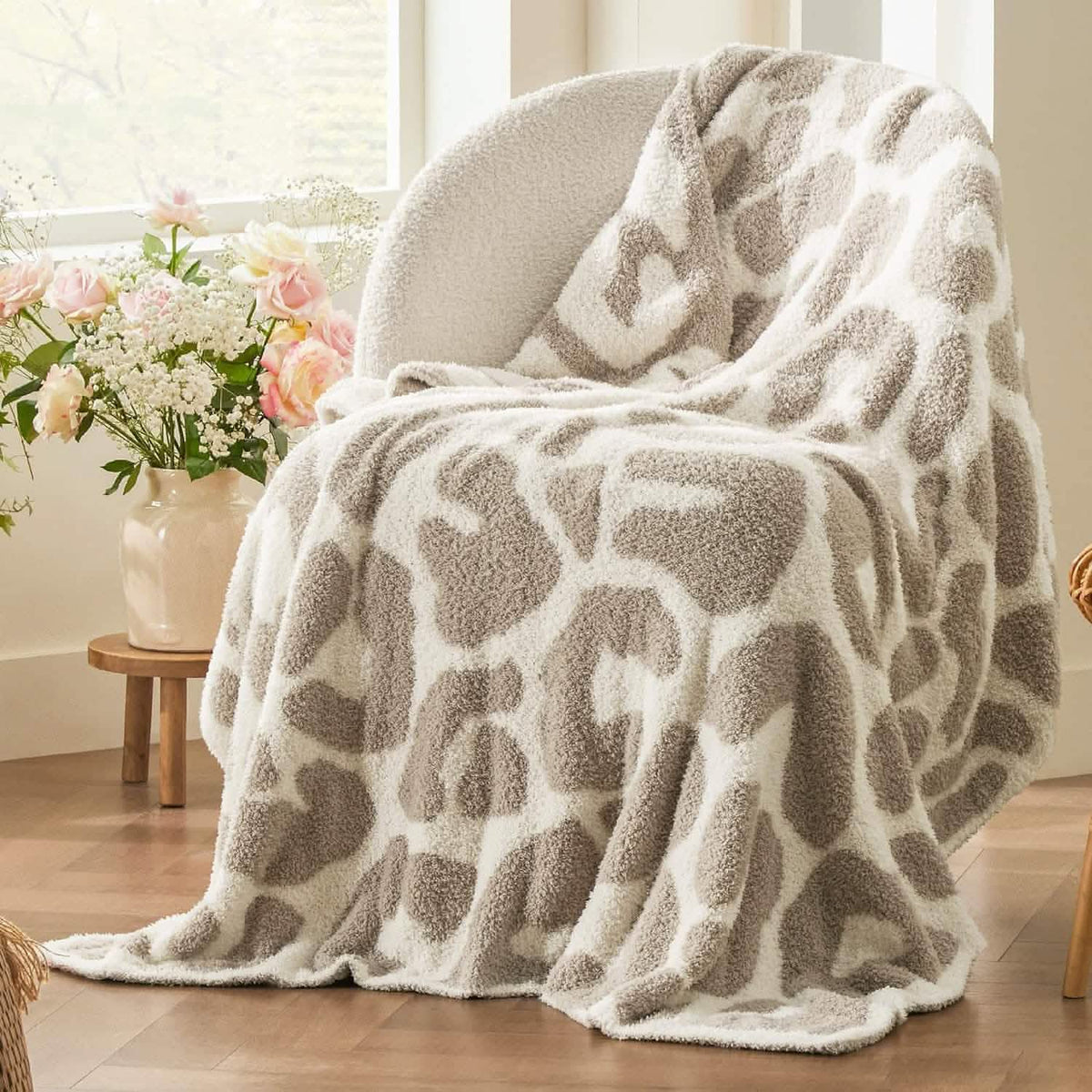 Cozy Throw Blanket, Feather Yarn, Lightweight Design, Machine-Washable Care for Sofas, Beds and Relaxing at Home, 2 Sizes and 12 Colors image 57