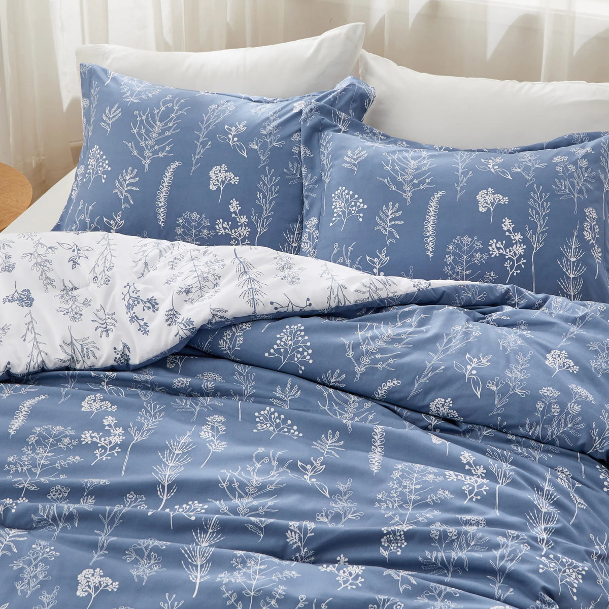 Down & Feather Comforter, Reversible Floral Print Set, Machine-Washable Care for Everyday Bedding and Comfortable Sleep image 57