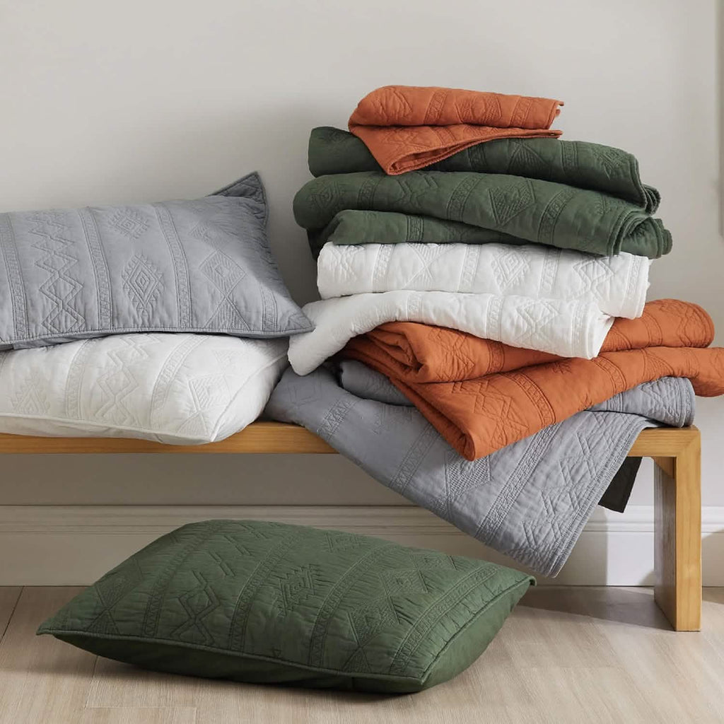 Cozy Throw Blanket, Voile Cotton Quilt Set, Lightweight Design, Breathable Construction for Sofas, Beds and Relaxing at Home image 61