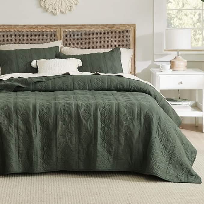 Cozy Throw Blanket, Voile Cotton Quilt Set, Lightweight Design, Breathable Construction for Sofas, Beds and Relaxing at Home image 62