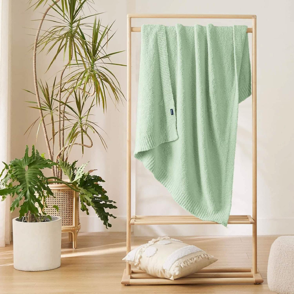 Cozy Throw Blanket, Feather Yarn, Lightweight Design, Machine-Washable Care for Sofas, Beds and Relaxing at Home, 2 Sizes and 12 Colors image 66