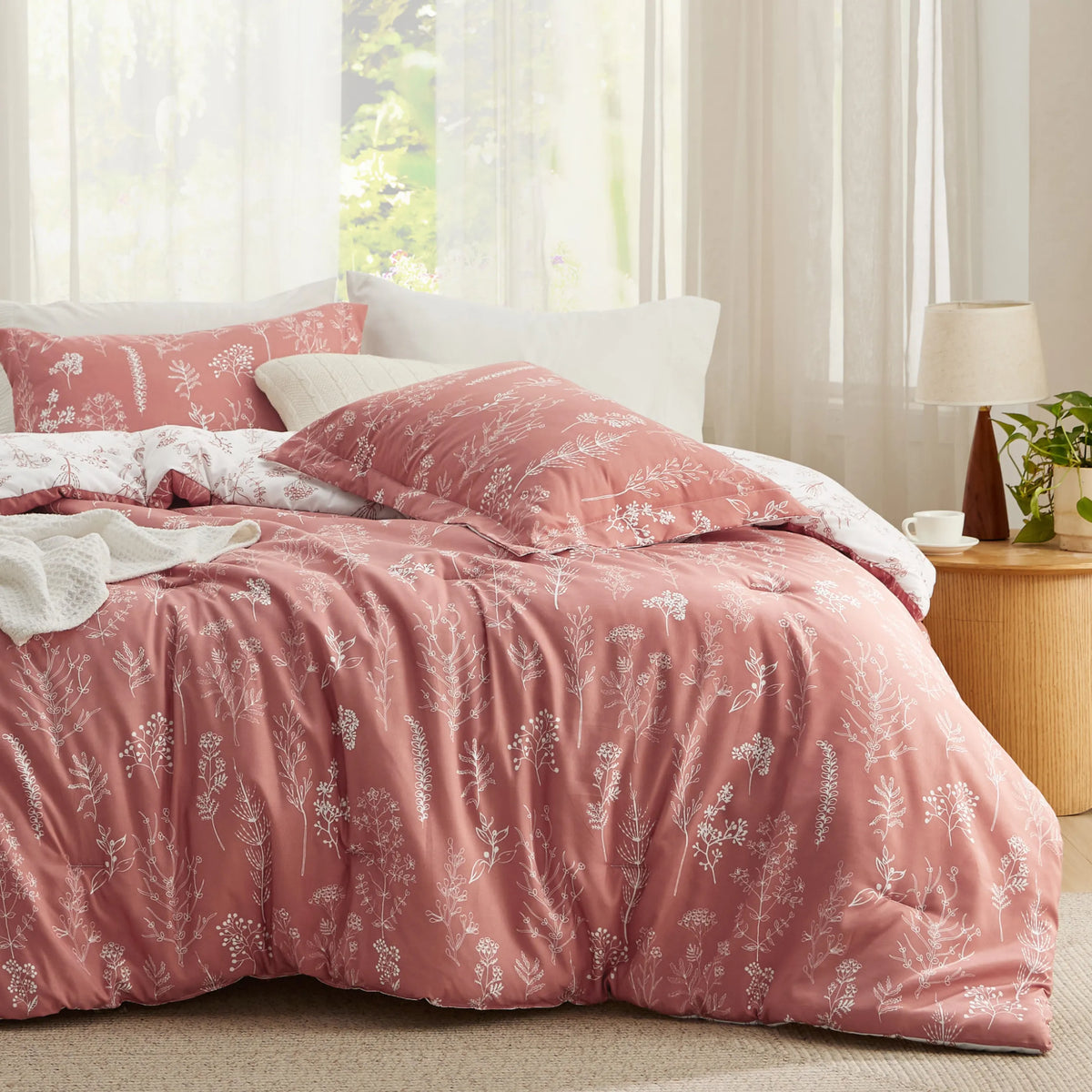 Down & Feather Comforter, Reversible Floral Print Set, Machine-Washable Care for Everyday Bedding and Comfortable Sleep image 68