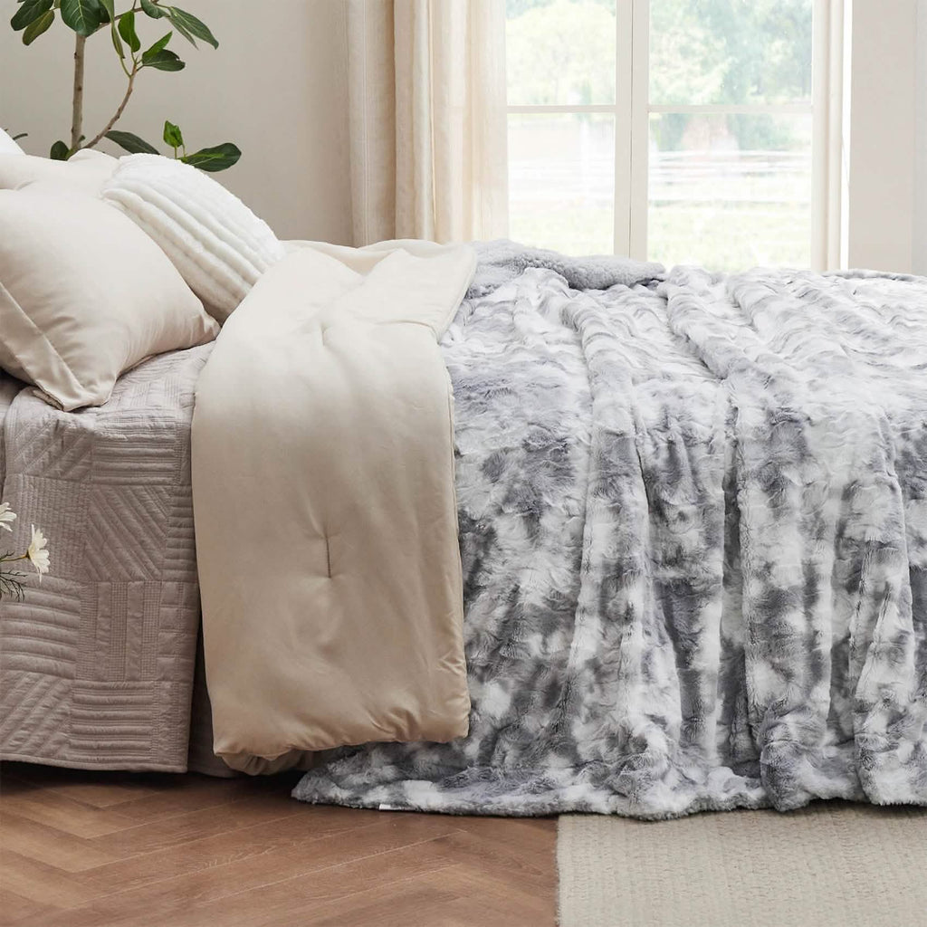 Cozy Throw Blanket, Faux Fur Sherpa Fleece for Sofas, Beds and Relaxing at Home, 4 Sizes and 10 Colors image 69