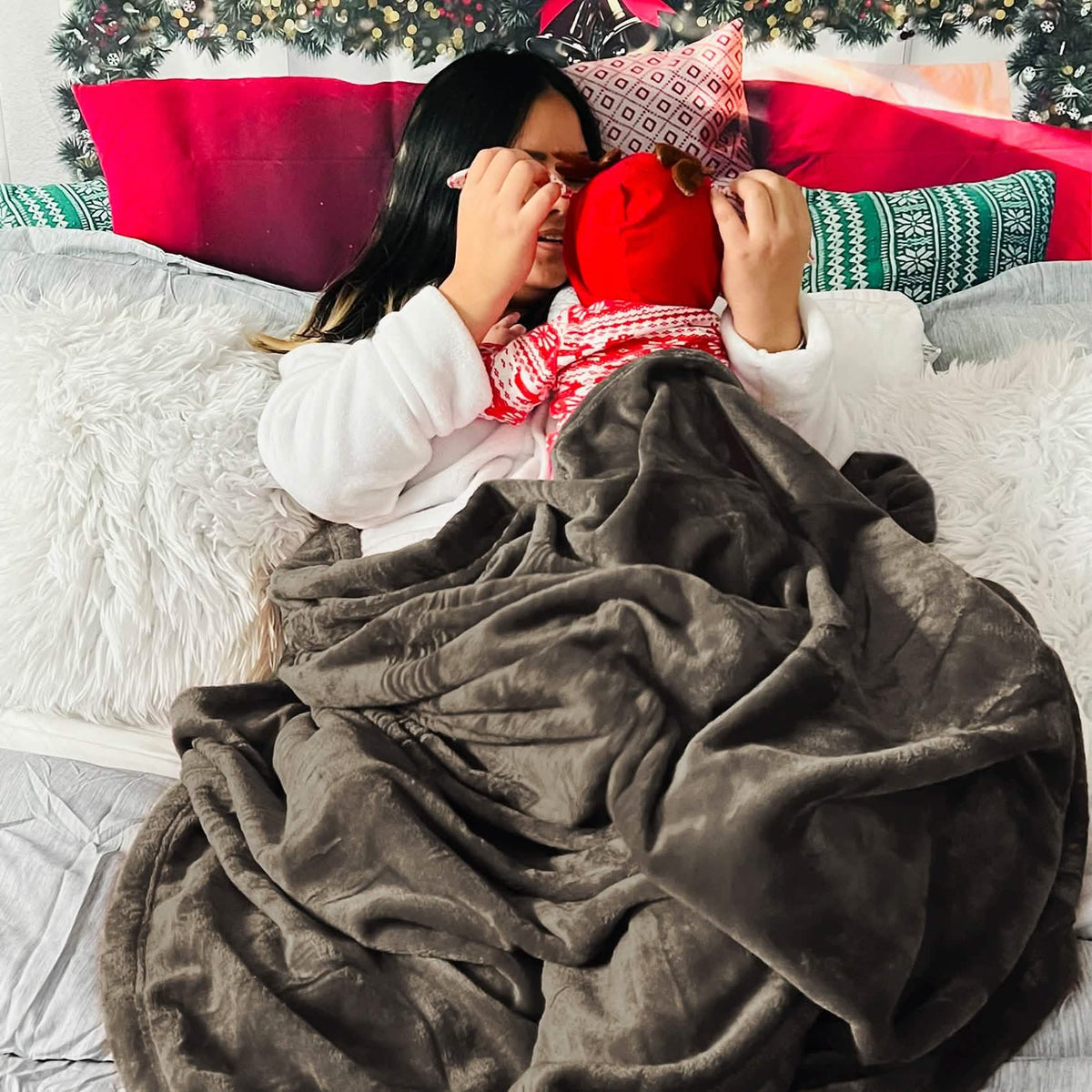 Cozy Throw Blanket, Flannel Fleece 300gsm, Lightweight Design for Living Rooms, Bedrooms and Everyday Lounging, 4 Sizes and 29 Colors image 69