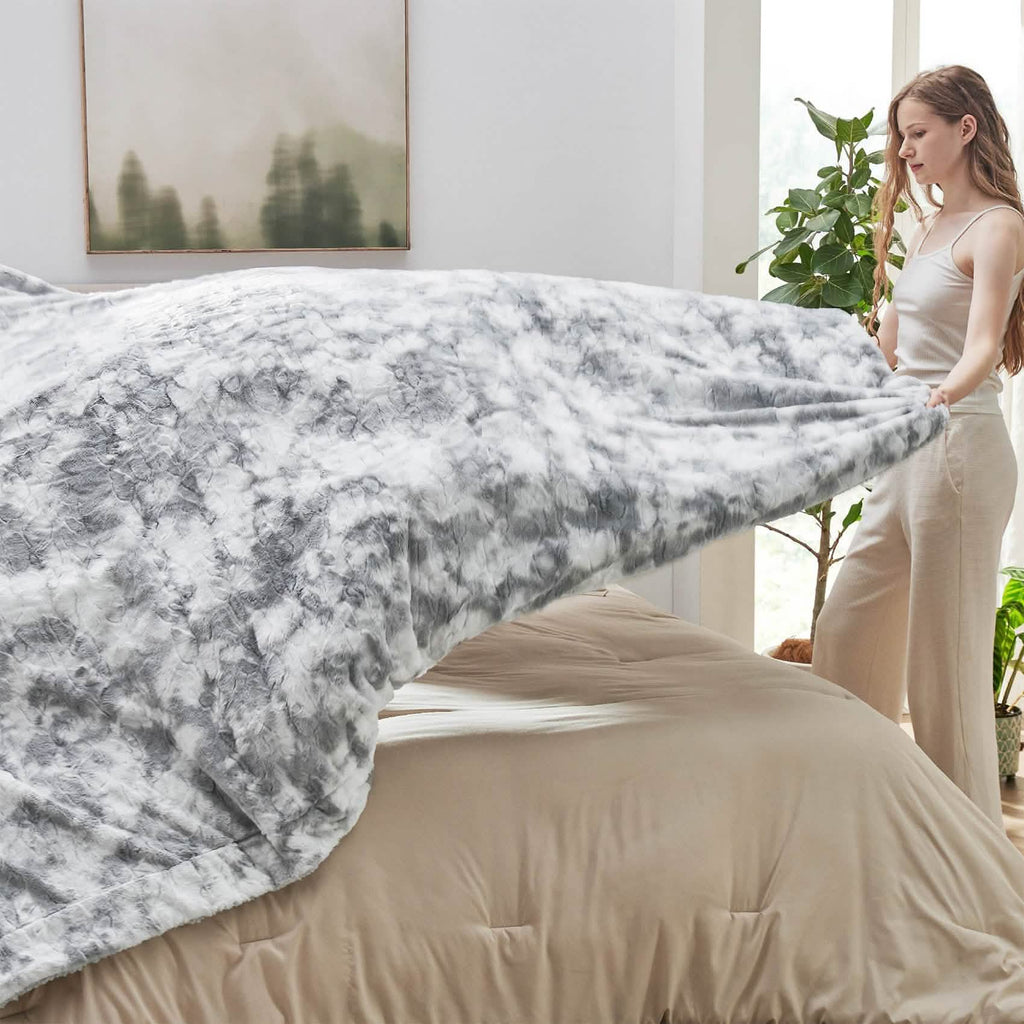 Cozy Throw Blanket, Faux Fur Sherpa Fleece for Sofas, Beds and Relaxing at Home, 4 Sizes and 10 Colors image 71