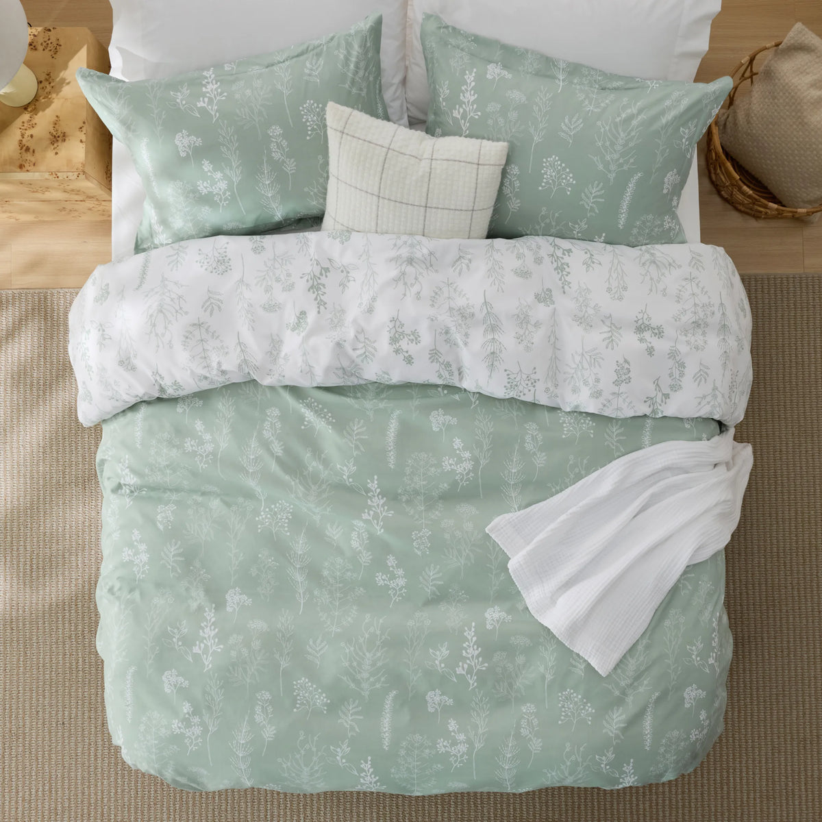 Duvet Cover Set, Reversible Floral Print, Breathable Construction for Bedroom Bedding Refresh and Everyday Comfort, 4 Sizes and 13 Colors image 76