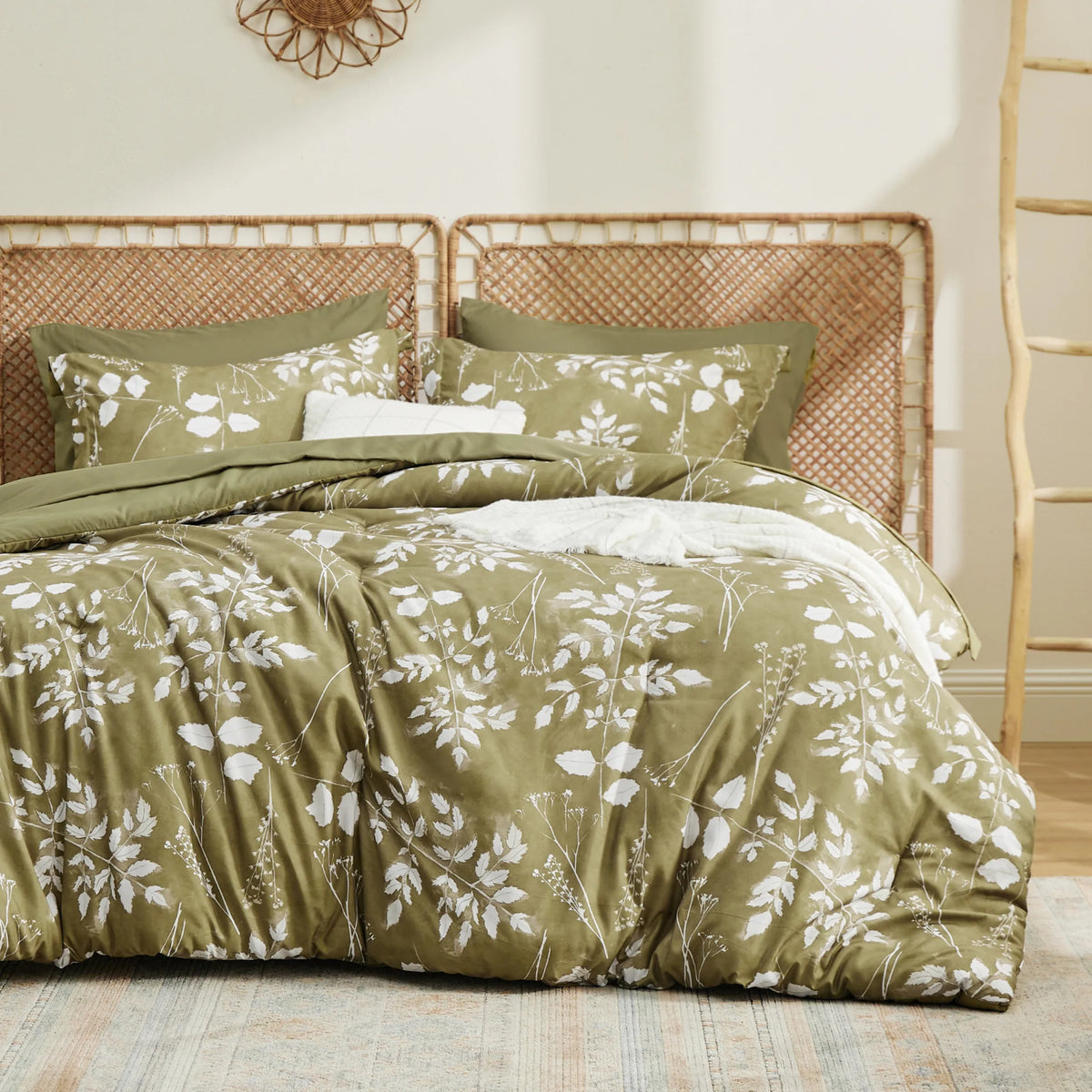 Bed Comforter, Elegant Floral Sets for Everyday Bedding and Comfortable Sleep, 4 Sizes and 15 Colors image 80