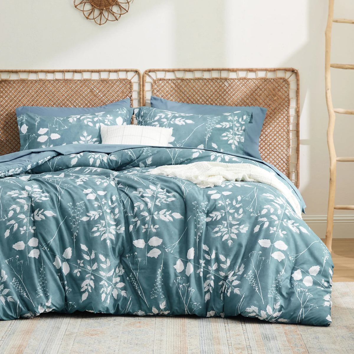 Bed Comforter, Elegant Floral Sets for Everyday Bedding and Comfortable Sleep, 4 Sizes and 15 Colors image 86