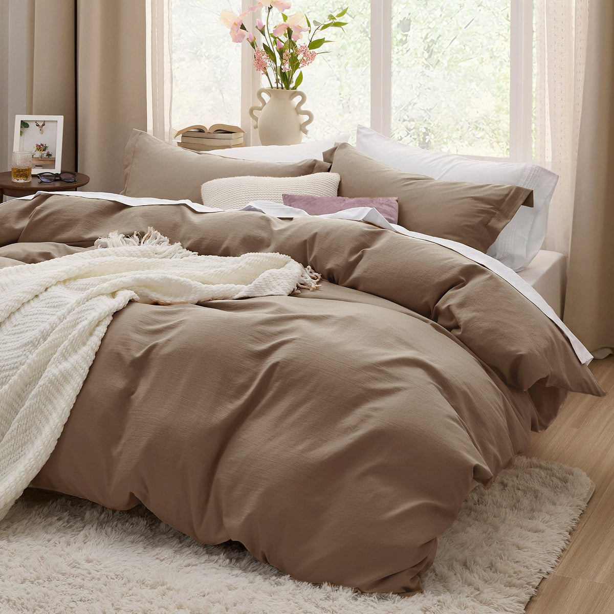 Duvet Cover Set, Ultra Soft Hypoallergenic Microfiber, Lightweight Design for Guest Rooms and Everyday Bedroom Styling image 95