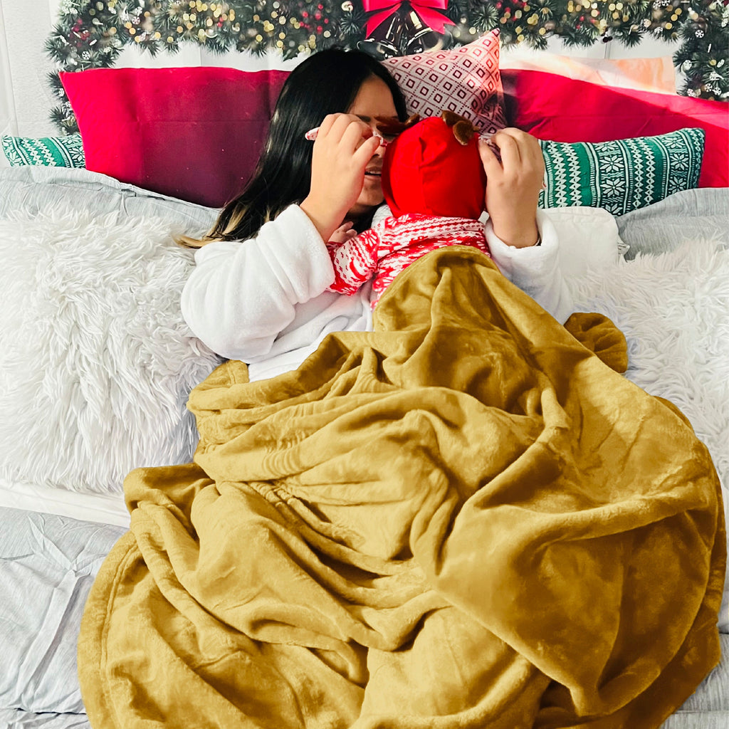 Cozy Throw Blanket, Flannel Fleece 300gsm, Lightweight Design for Living Rooms, Bedrooms and Everyday Lounging, 4 Sizes and 29 Colors image 130