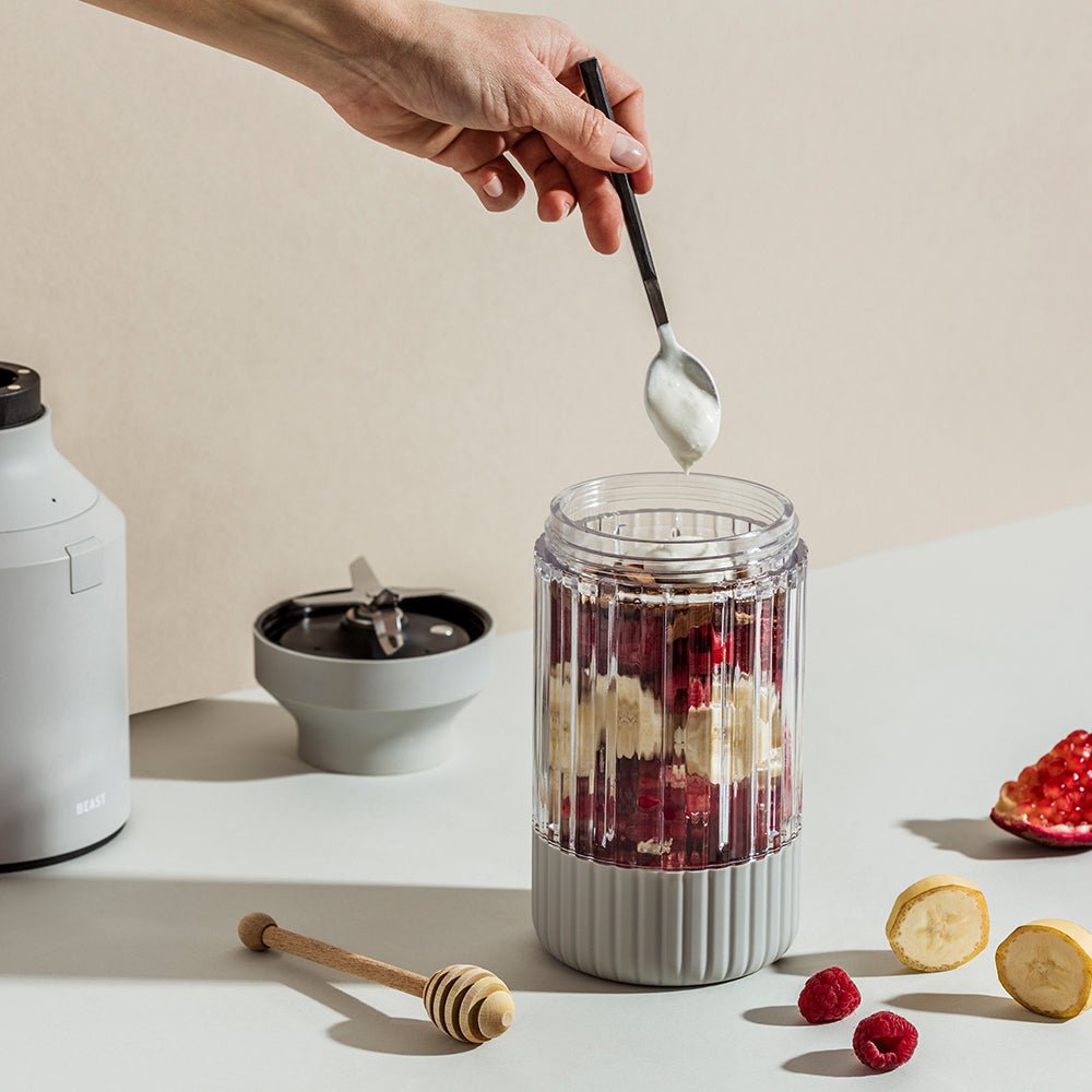 Personal Blender, Refurbished, 1000-Watt Motor, 120V and 750 mL Blending Capacity for Smoothies, Sauces and Home Food Preparation image 16