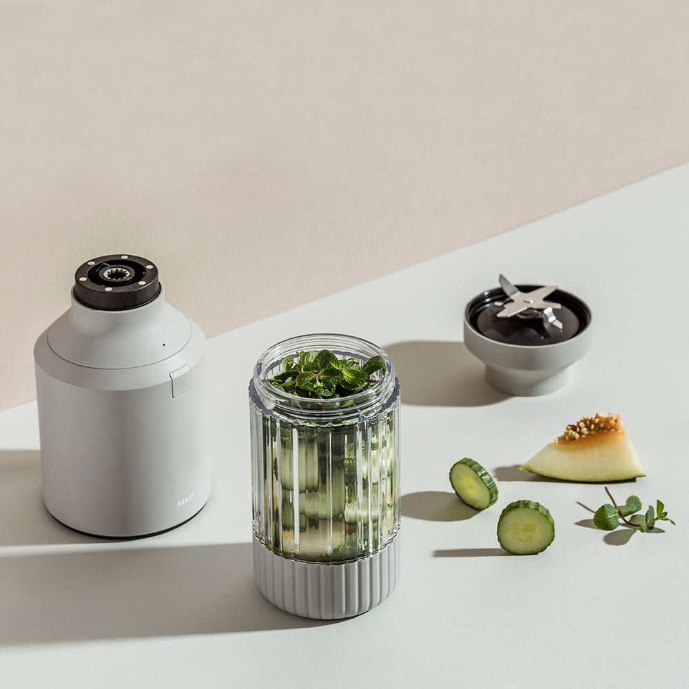 Personal Blender, Refurbished, 1000-Watt Motor, 120V and 750 mL Blending Capacity for Smoothies, Sauces and Home Food Preparation image 17